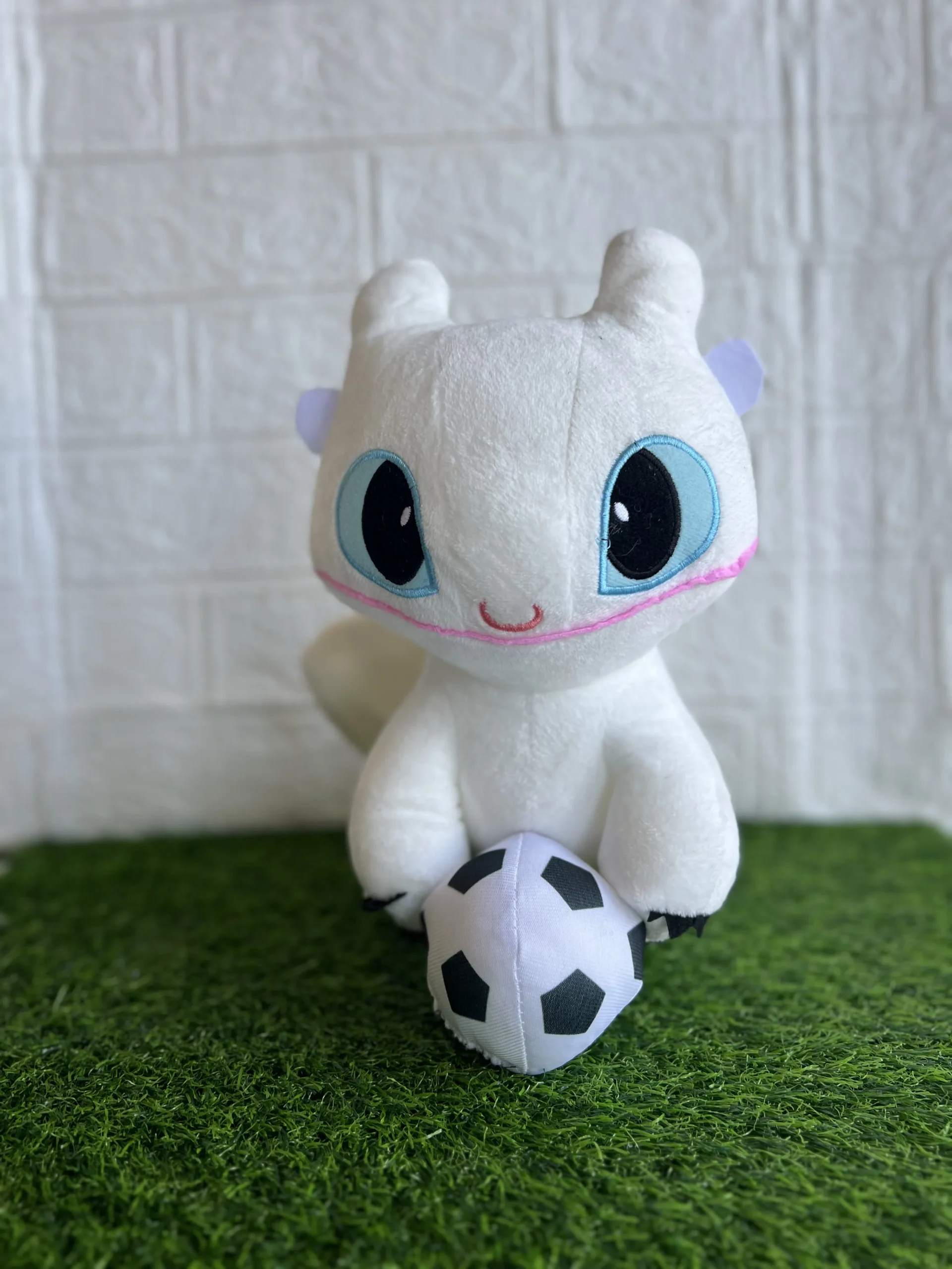 Peluche Furia Luminosa con balón 26 cm