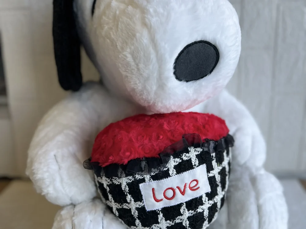 Peluche Snoopy con ramo de flores 60 cm