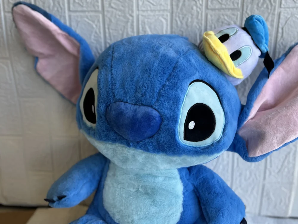 Peluche Stitch con pato en la cabeza 60 cm