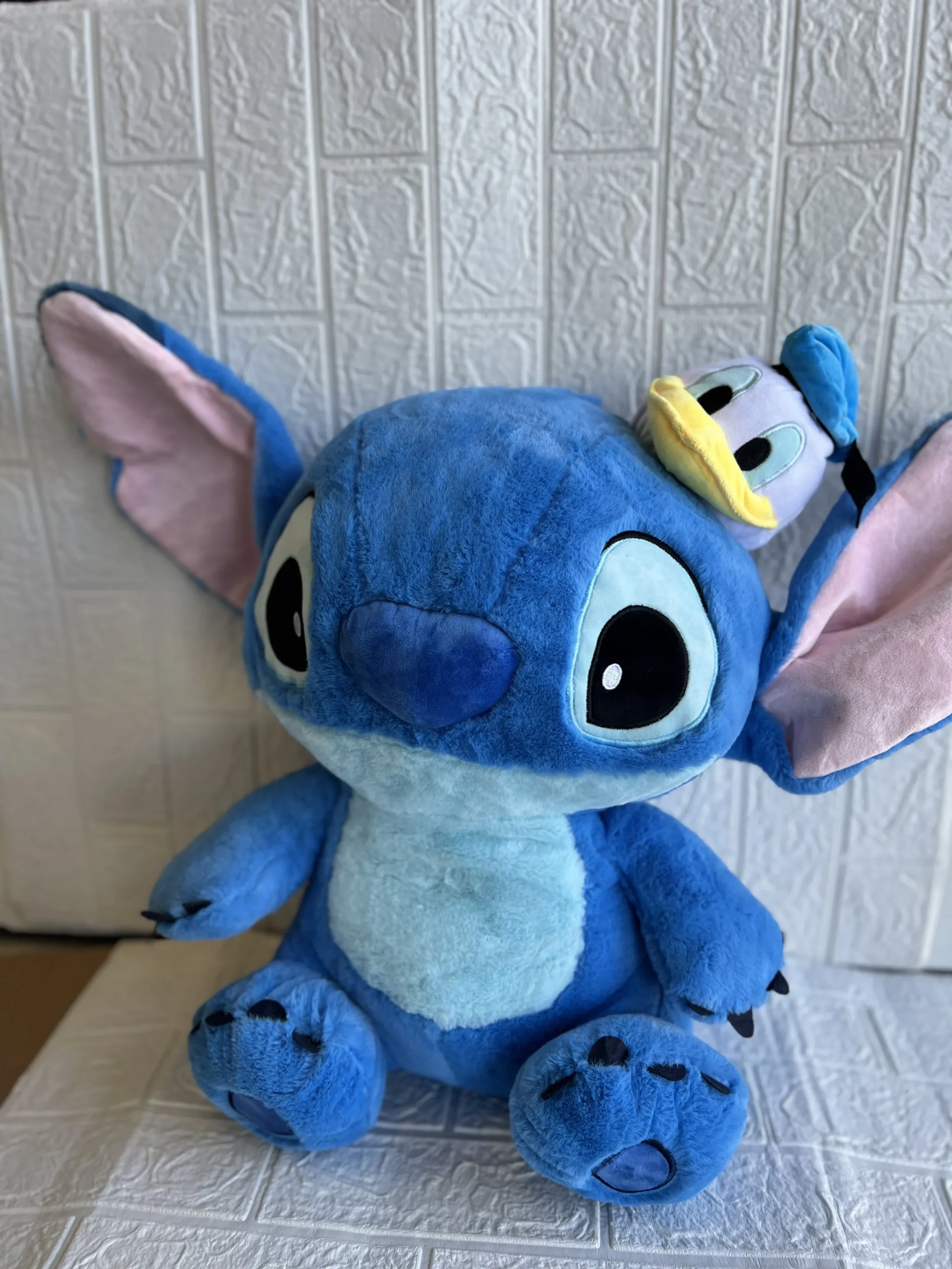 Peluche Stitch con pato en la cabeza 60 cm